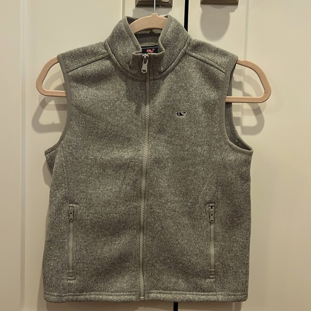 Vineyard Vines NWOT boys gray knit/fleece vest size Small, Perfect condition.
